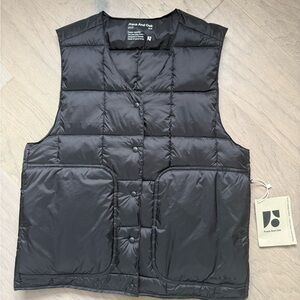 Frank & Oak Black Puffer Vest - Aero Packable Vest